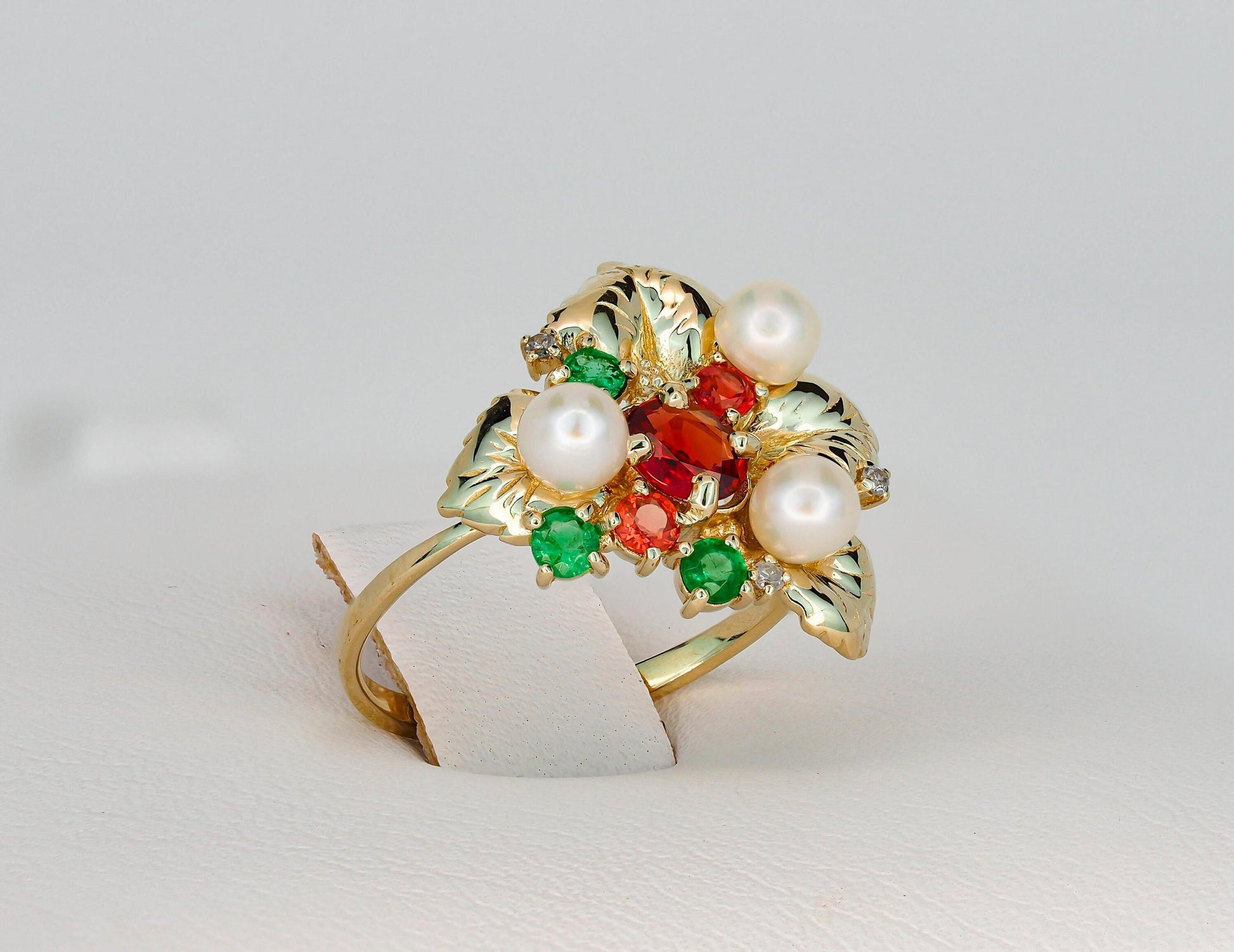 Sapphire flower 14k gold ring