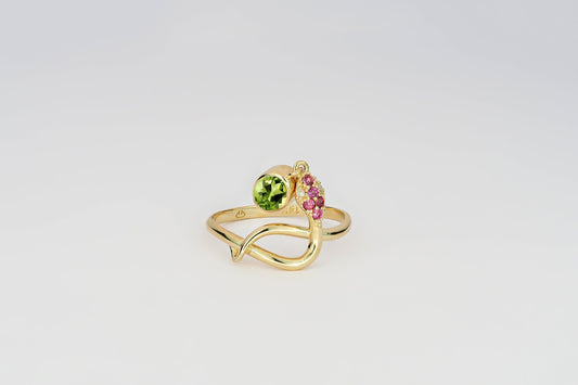 Snake ring with Peridot in 14k gold
