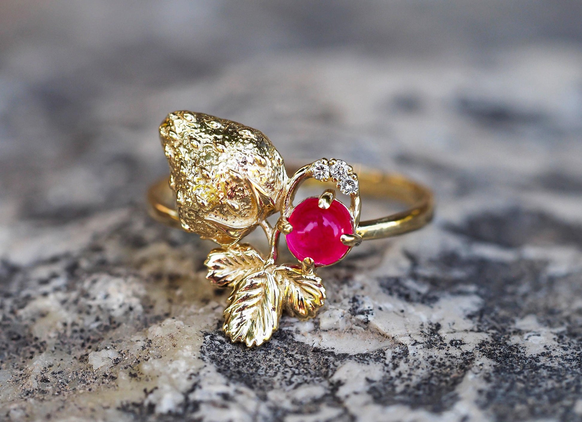 Strawberry gold ring with ruby
