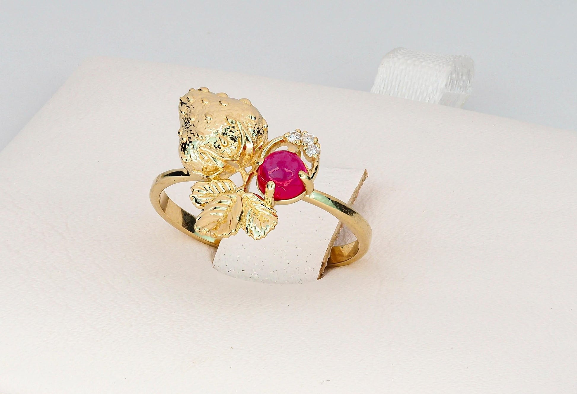 Strawberry gold ring with ruby