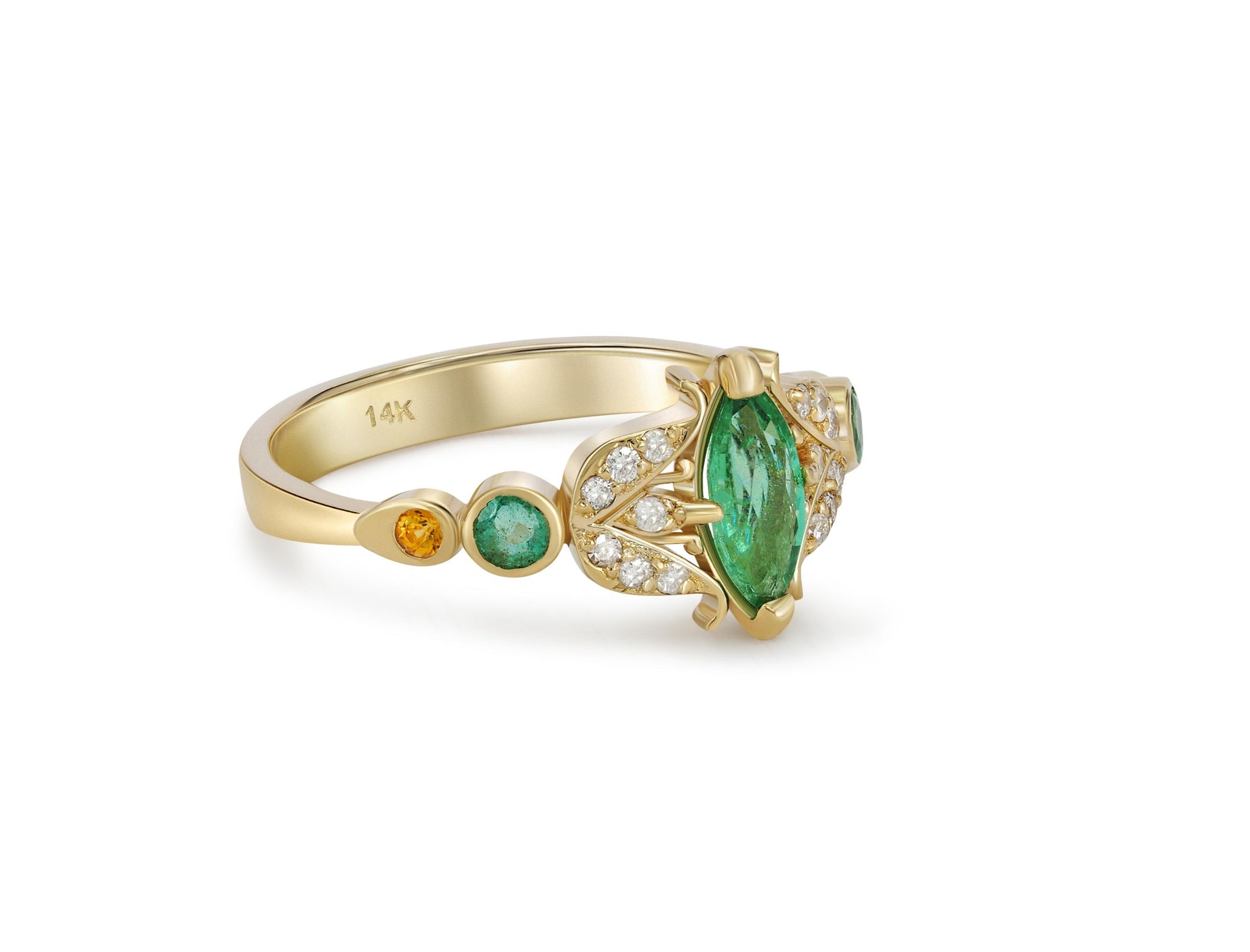 Vintage style ring with emerald in 14k gold