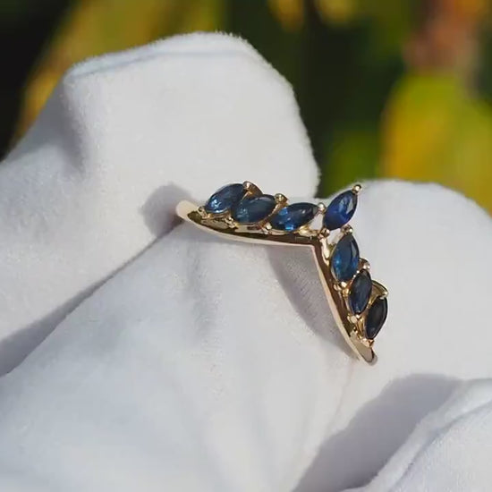 Sapphire Tiara 14k gold ring