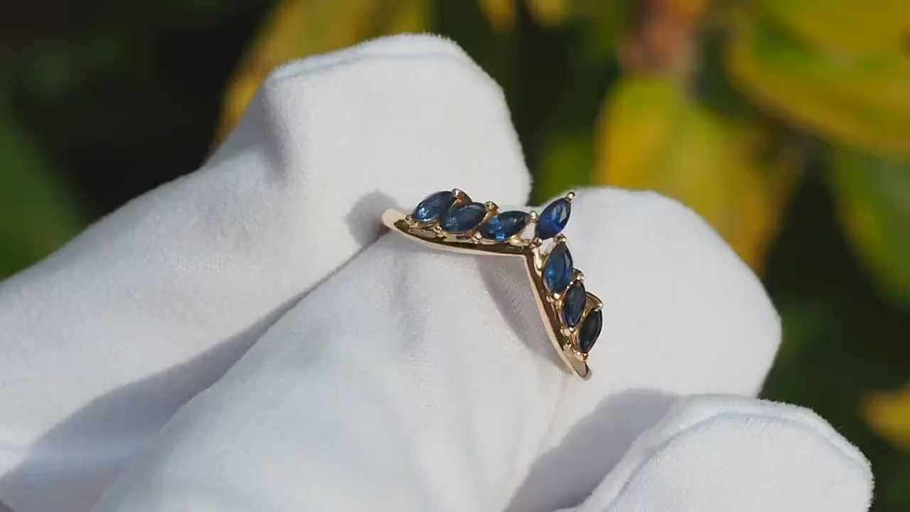 Sapphire Tiara 14k gold ring