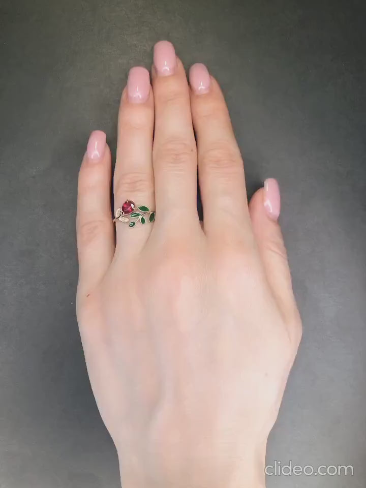 Flower ring with ruby in 14k gold