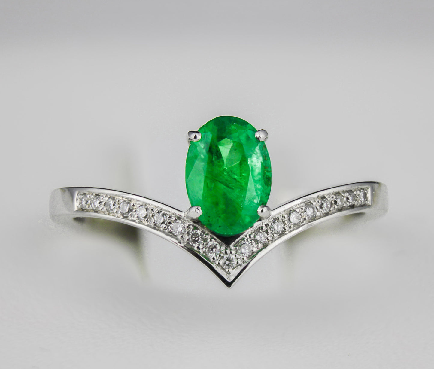 Oval Emerald  14k gold ring