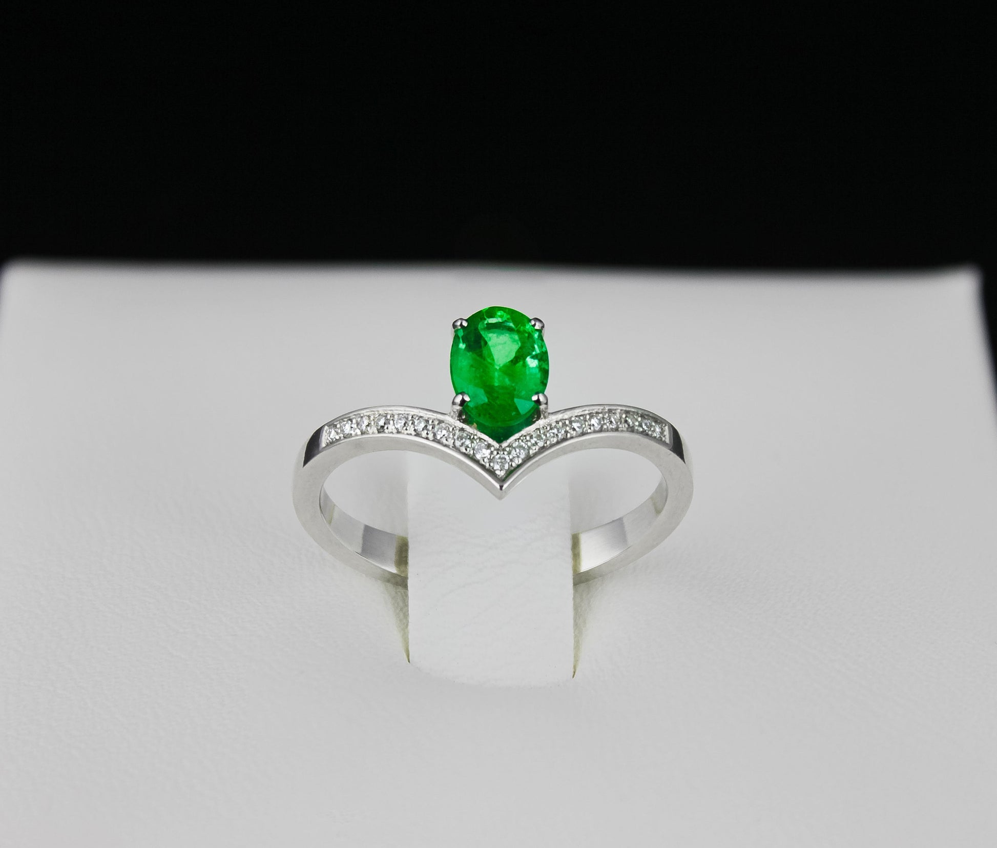 Oval Emerald  14k gold ring