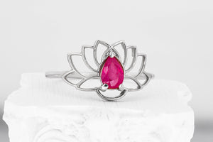 14k gold ruby ring. Genuine Ruby ring . Red Gemstone ring. July bithstone ring. Lily ring. Flower ring. Floral ring. Pear ring.