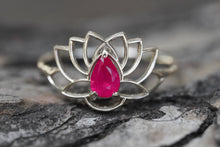 Load image into Gallery viewer, 14k gold ruby ring. Ruby lotus ring. Pear ruby ring.  Gemstone ring. July bithstone ring. Gold flower ring.