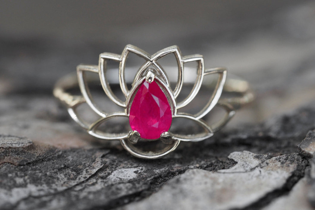 14k gold ruby ring. Ruby lotus ring. July bithstone ring. Gold flower ring. Pear ruby ring. Genuine ruby ring. Ruby promise ring.