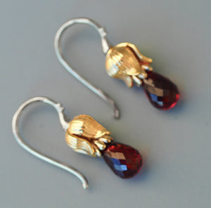 Garnet and diamonds earrings. Briolette garnet earrings. Lily flower earrings. Gold drop earrings. Statement earrings. Plant earrings