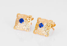 Load image into Gallery viewer, Sapphire stud earrings in 14 k gold.  Vintage sapphire earrings.  Flower earrings studs. Vintage sapphire earrings. Natural sapphire studs.