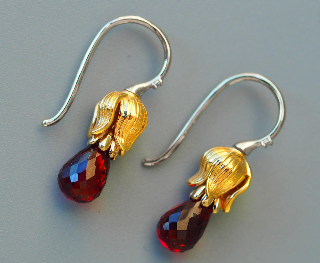 Garnet and diamonds earrings. Briolette garnet earrings. Lily flower earrings. Gold drop earrings. Statement earrings. Plant earrings