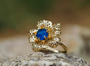 Solid 14k Gold Natural Sapphire. September Birthstone ring. Gold ring with sapphire cabochon. Flower gold ring. Blue gemstone ring.