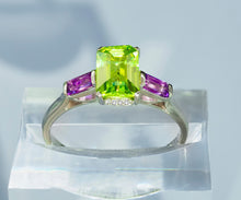Load image into Gallery viewer, 14k solid gold ring with natural Peridot and amethyst. Apple green gemstone Ring. Baguette cut engagement ring. August birthstone ring.