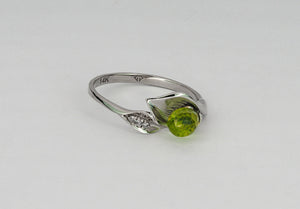 14k solid gold ring with natural briolette peridot and diamonds. Flower gold ring. Leaf gold Ring. Flower wedding band. August birthstone.
