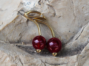 Solid 14k Gold Natural Garnet January Birthstone pendant. Cherry gold pendant with round garnets. Red gemstone pendant. Floral pendant.
