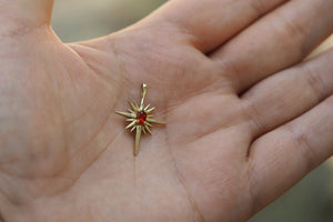 Solid 14k Gold Natural Sapphire Pendant. Gold pendant with orange sapphire. Star gold pendant. Red gemstone pendant. September birthstone.