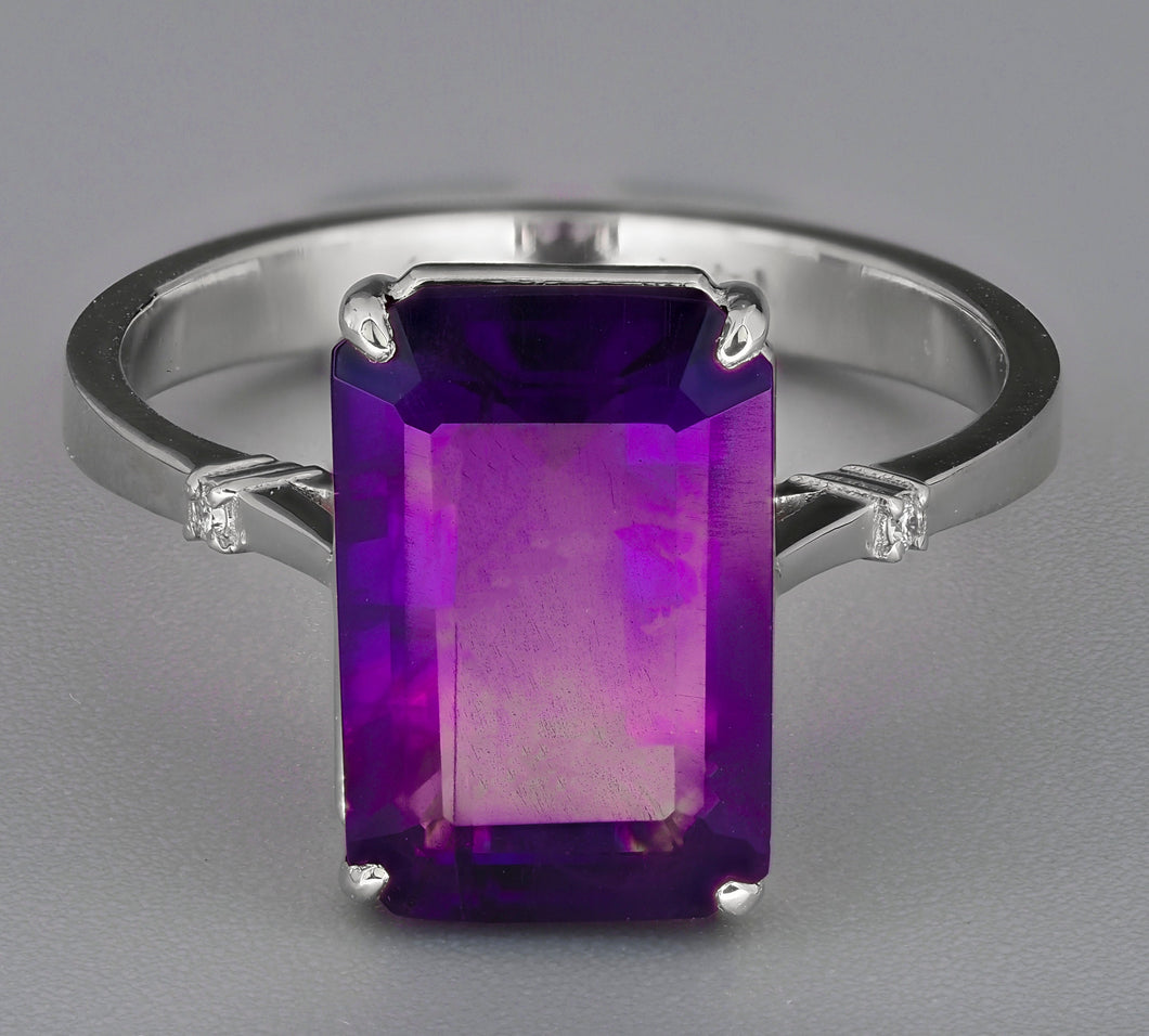 14k solid gold natural Amethyst and diamonds ring. Purple gemstone Ring. Baguette cut engagement ring. Cocktail ring. February birthstone.