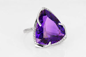 14k gold 19 ct Amethyst and diamonds ring. Trillion Engagement Ring. Purple gemstone Ring. Cocktail ring. February birthstone ring.