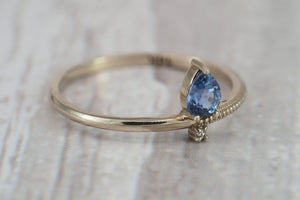 14k solid gold ring with pear 0.5 ct sapphire. Blue gemstone ring. September birthstone ring. Genuine sapphire ring. Vintage engagement ring