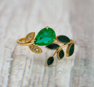Natural pear emerald ring. 14k solid gold ring with natural emerald. May birthstone. Enamel ring. Flower Ring. Twig ring. Botanical ring.