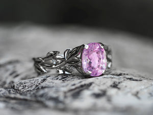 Kunzite, diamonds gold ring. Lavender Pink Kunzite ring. Tender promise ring for her. Alternative engagement ring. Floral ring. Leaves ring