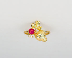 Natural Ruby and diamonds 14k solid gold ring. Strawberry solid gold ring. Gold berry ring. July birthstone ring. Flower ring. Cabochon ruby