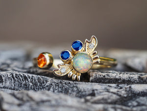14k solid gold ring with natural opal, sapphire and diamonds. Animal design ring. Dainty opal ring. Colorful ring. September birthstone.