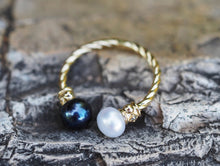 Load image into Gallery viewer, Black and white natural pearls solid gold ring. Open Ended Ring. Twisted ring. Rope ring. Pearl and diamonds gold ring. Adjustable gold ring