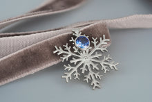 Load image into Gallery viewer, Tanzanite 14k solid gold Pendant. Snowflake Pendant. Christmas Gift for her. Snow queen pendant. Winter jewelry. Genuine tanzanite jewelry