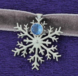 Tanzanite 14k solid gold Pendant. Snowflake Pendant. Christmas Gift for her. Snow queen pendant. Winter jewelry. Genuine tanzanite jewelry