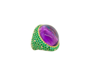 Amethyst, emeralds and diamonds gold ring. 40 ct Amethyst cocktail ring. Amethyst cabochon ring. Statement ring. Fashion ring. Pantone 2022