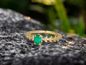 Oval emerald ring. 14k solid gold ring with Emerald. Minimalist emerald ring. Emerald engagement ring. May Birthstone Ring. Stackable ring.