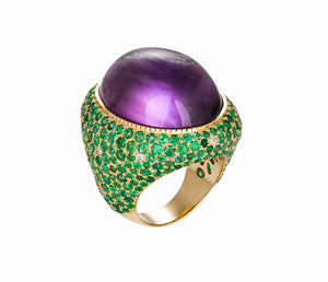 Amethyst, emeralds and diamonds gold ring. 40 ct Amethyst cocktail ring. Amethyst cabochon ring. Statement ring. Fashion ring. Pantone 2022