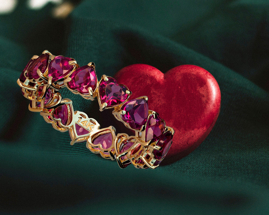 Heart garnet Eternity Ring in 14k gold. Heart Shaped Eternity Band. Wedding Band. Heart garnet. Stacking Ring. Valentine gift. Love ring.